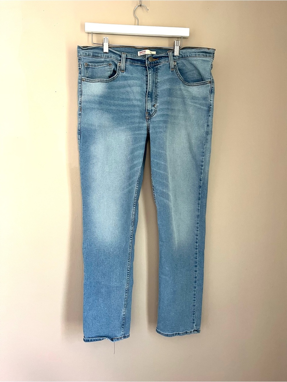 Levi's Slim Straight Signature Men's Jeans in Medium Blue Wash - Picture 2 of 10